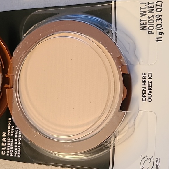 COVERGIRL MAKEUP BUNDLE OF 8 ITEMS - Picture 16 of 16